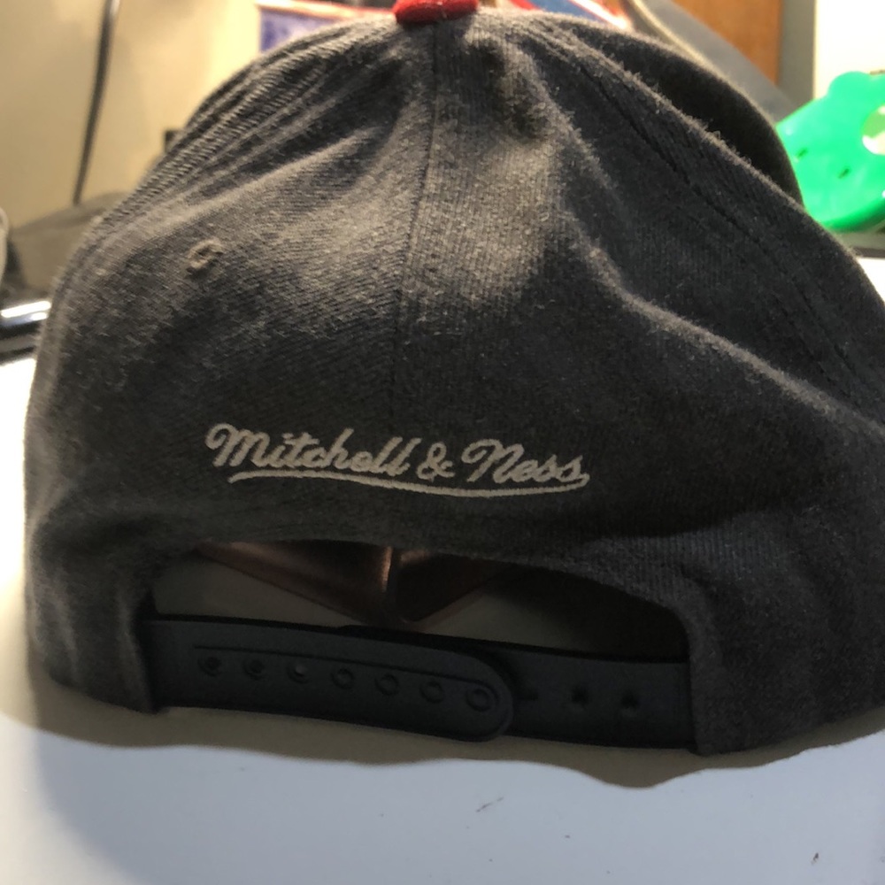 Atlanta Hawks NBA Mitchell & Ness SnapBack Hat Cap - Picture 4 of 4